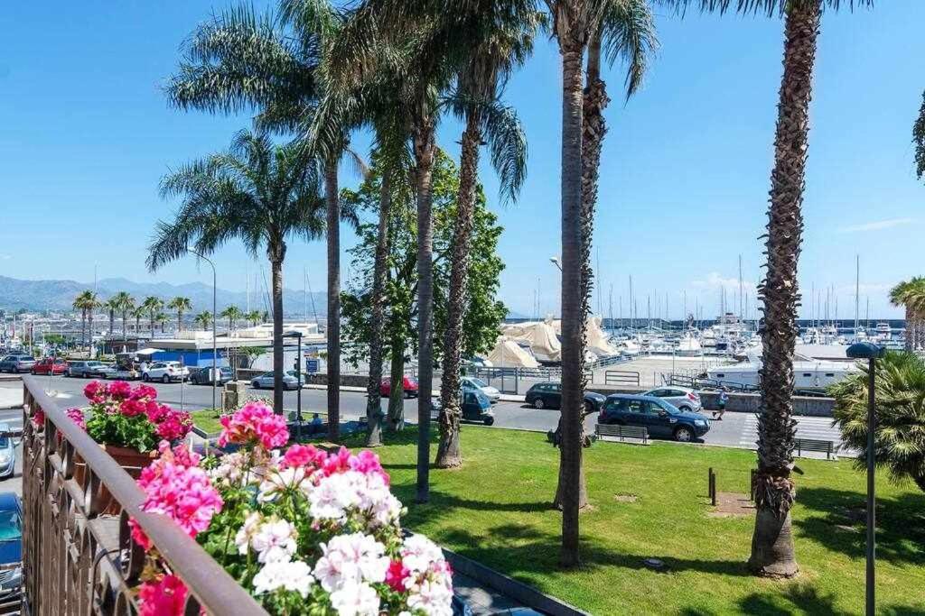 Casa Delle Zammare Fronte Mare Centro Storico Villa Riposto Exteriör bild